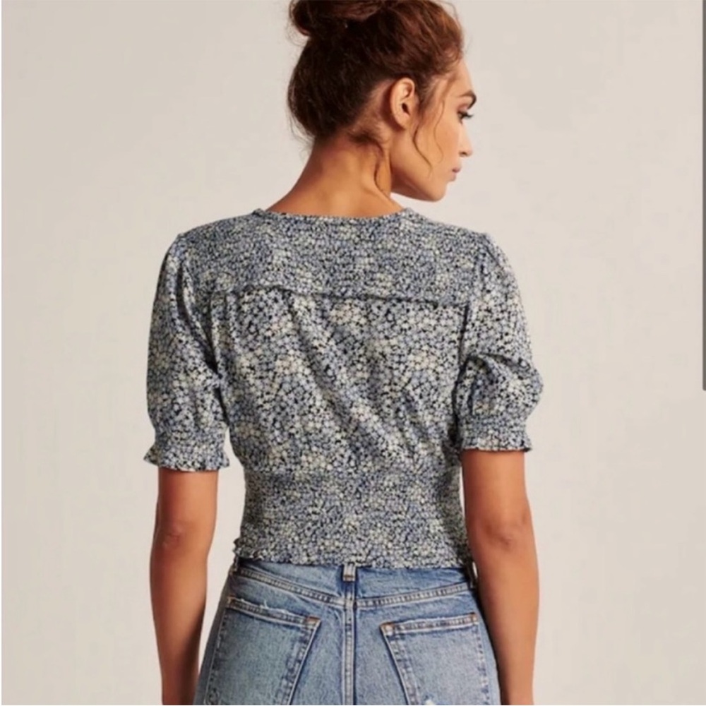 3/$21 Abercrombie & Fitch top - Picture 3 of 9